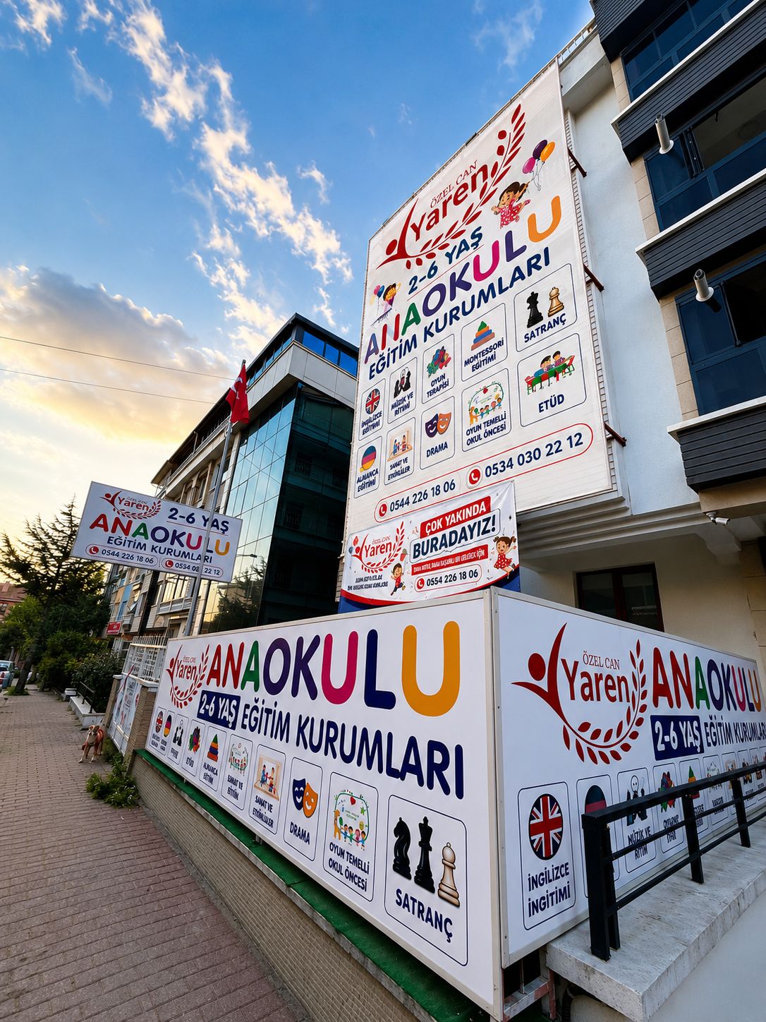 Can Yaren Anaokulu dış cephesi ve okul tabelaları